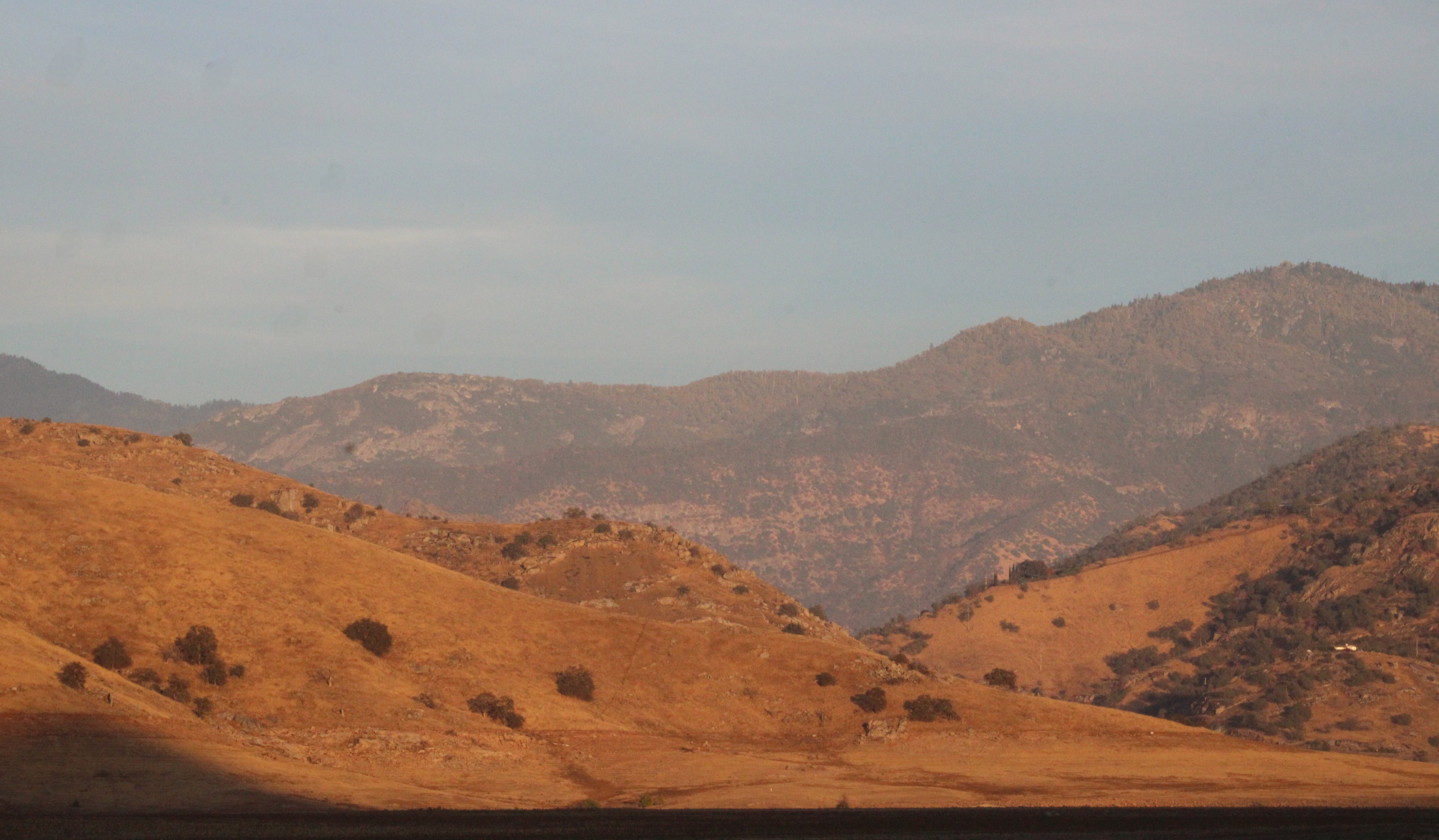 Lake kaweah, the mountains